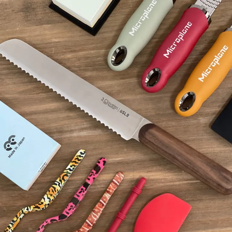 Cuchillo panero Oslo 3 Claveles