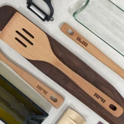 Espatula perforada de madera de haya 30 cms