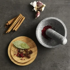 Mortero de granito con tapa de bambu