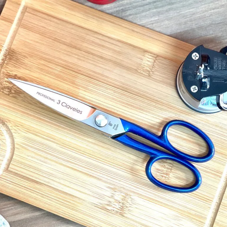 Tijera de cocina 3 claveles Master